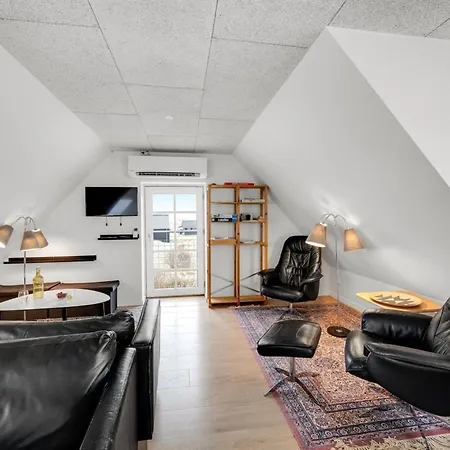 Nafne - 1-2km From The Sea By Interhome *